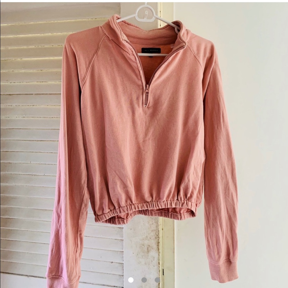 Pacsun’s L.A. Hearts
Pink crop sweater